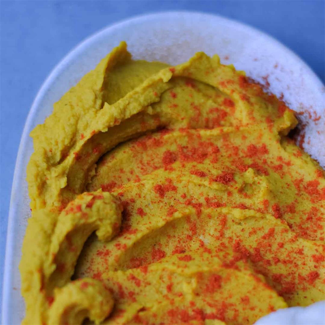 Golden lemony weight loss hummus (oil-free)