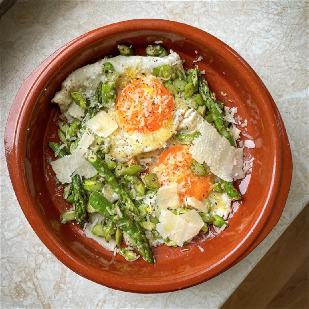 Skillet Asparagus and Eggs