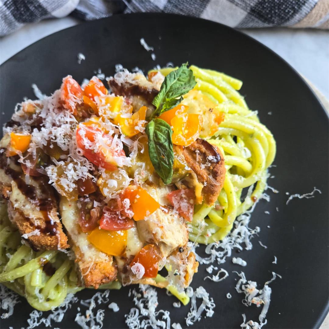 Creamy Pesto Bucatini with Cheesy Bruschetta Chik'n