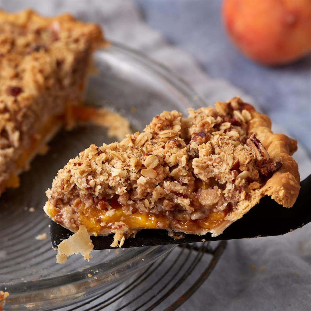 Homemade Peach Pie with Crumble Topping