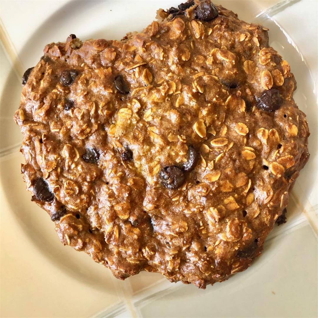 Chocolate Chip Oatmeal Cookie (Healthy and Low-Sugar)