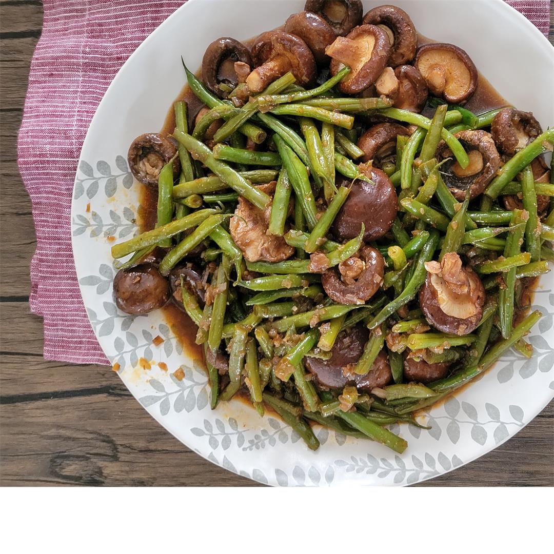 Mushroom and green beans side dish