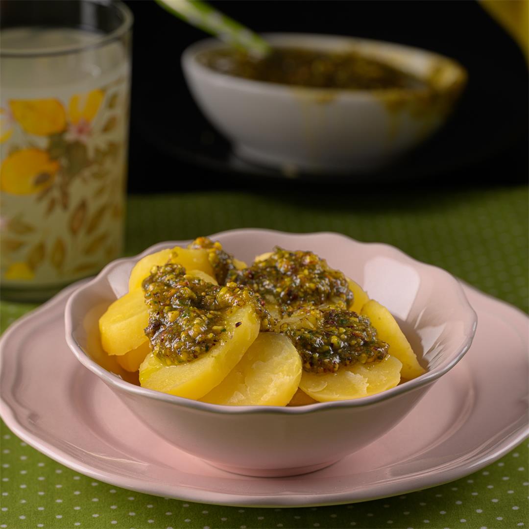 Ensalada templada de patatas con pesto de pistachos