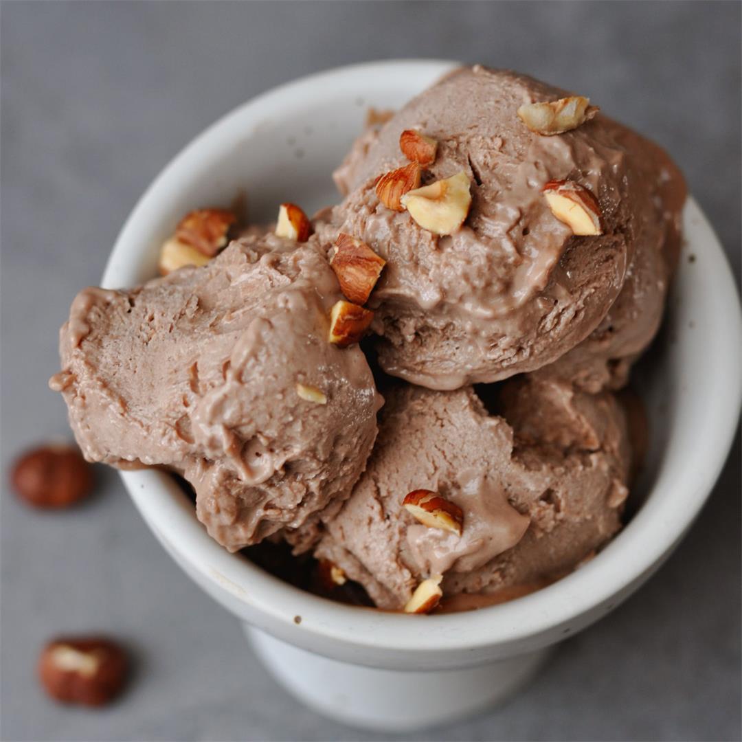 Vegan Nocciola Gelato: Creamy Hazelnut & Chocolate Delight