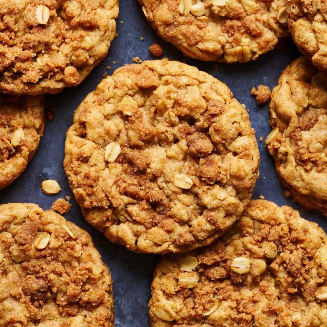 Cinnamon Oatmeal Cookies with Streusel