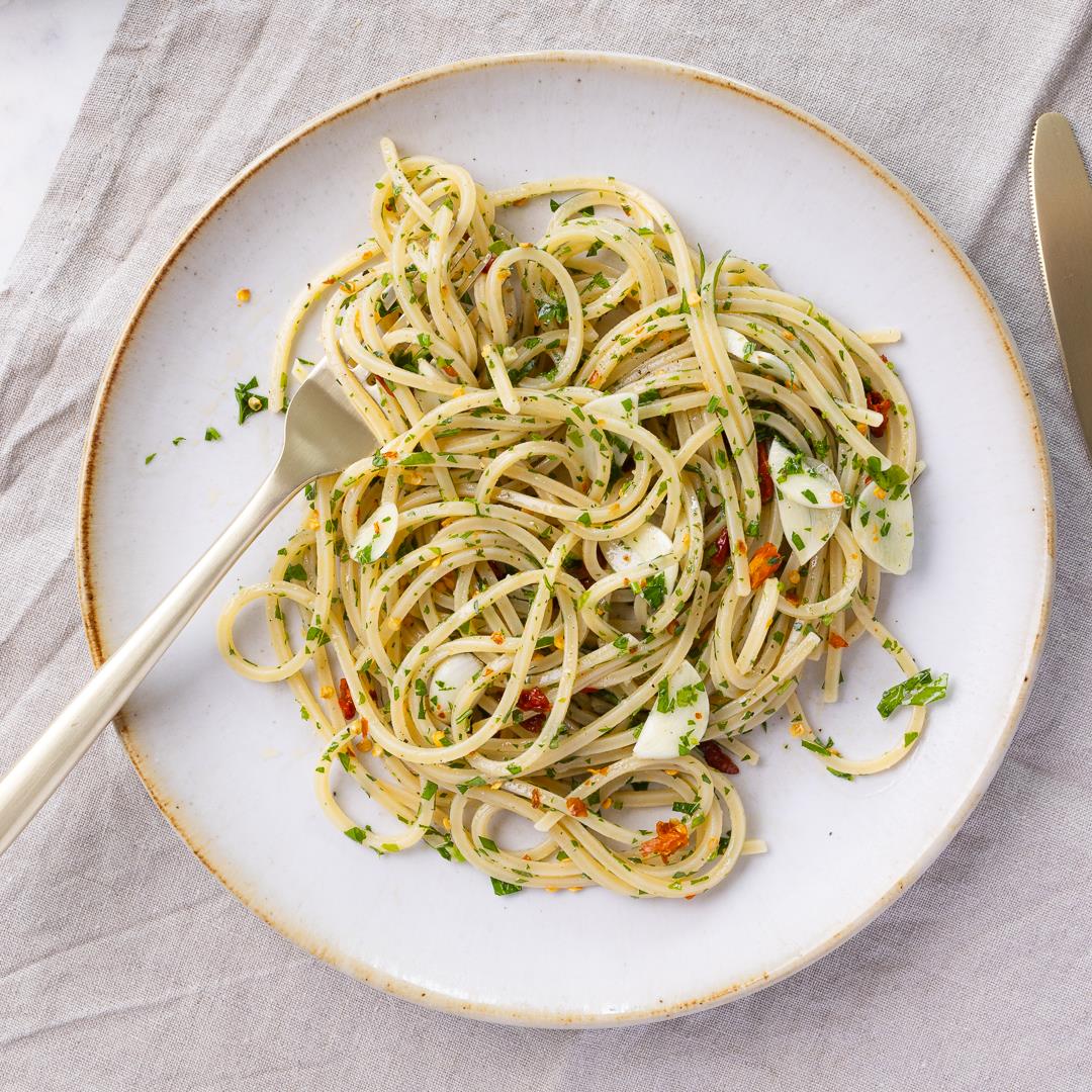 Garlic Oil and Chili Pepper Spaghetti