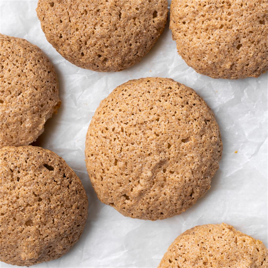 Amaretti Crispy and Delicious Almond Cookies