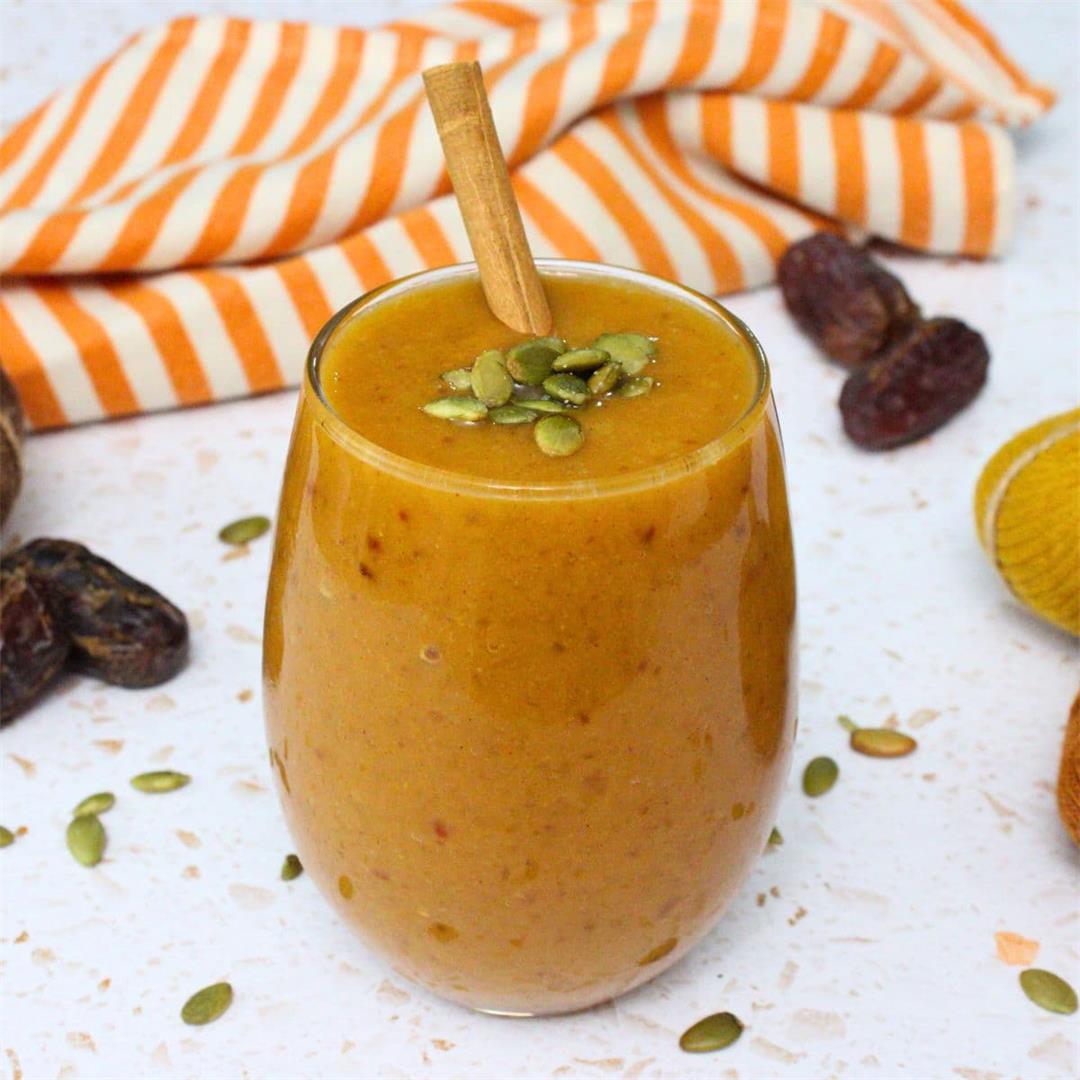 Easy Pumpkin Date Smoothie: Pumpkin Pie in a Glass!