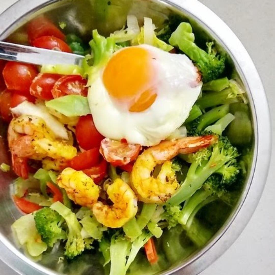 Shrimps, Eggs, Tomatoes, Broccoli Bowl