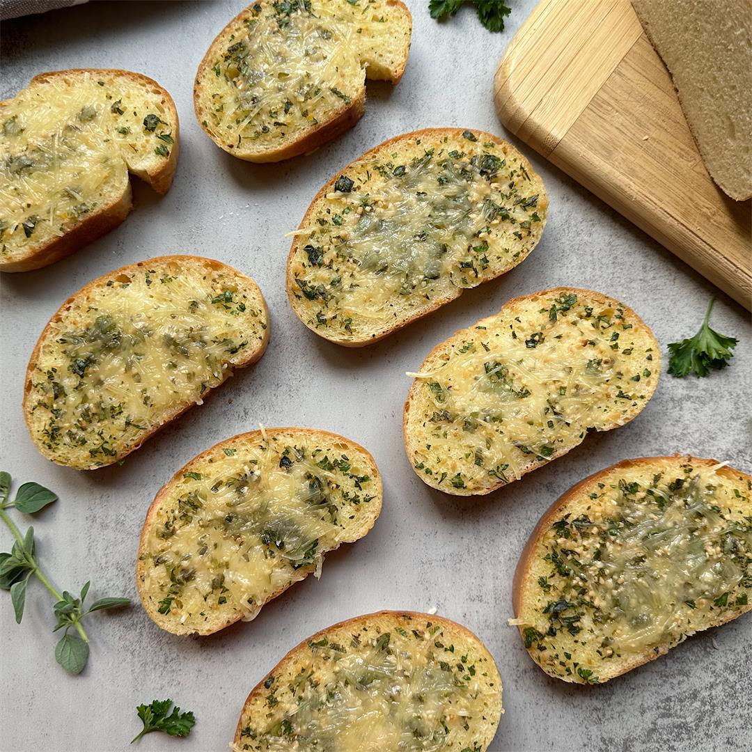 Vegan Cheezy Garlic Bread