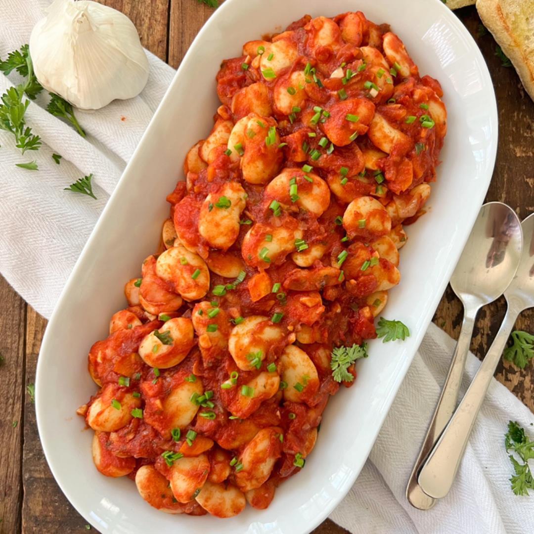 Garlic Butter Beans in Tomato Sauce | Delicious One-Pan Recipe