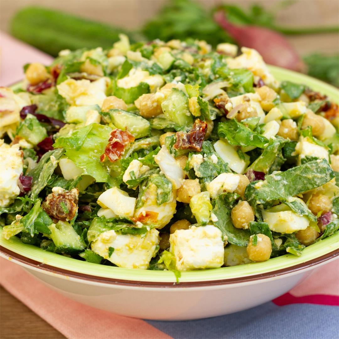 Chickpeas, feta and cucumber salad ⋆ MeCooks Blog