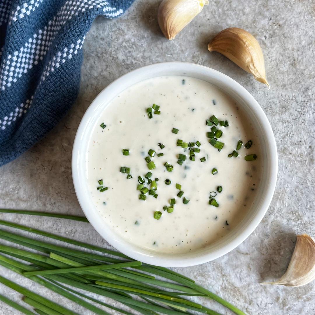 Creamy Garlic and Chive Dressing