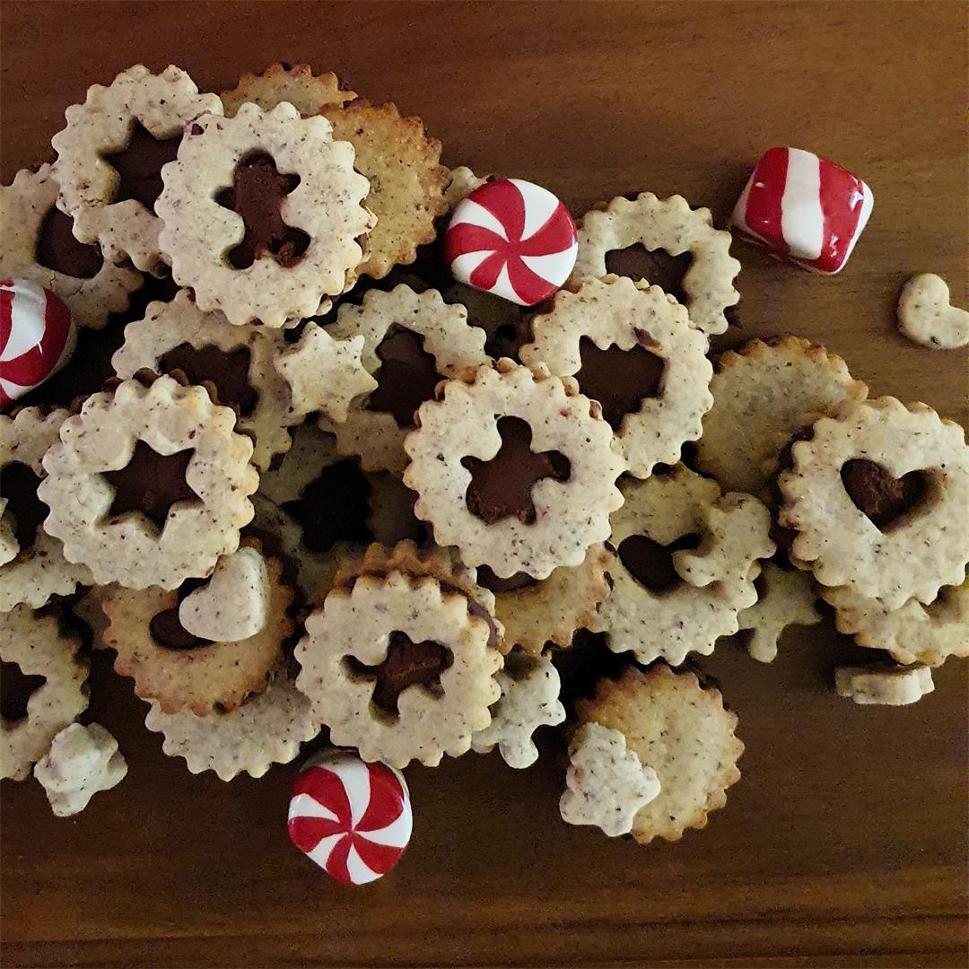 Hazelnut and chocolate sandwich cookies