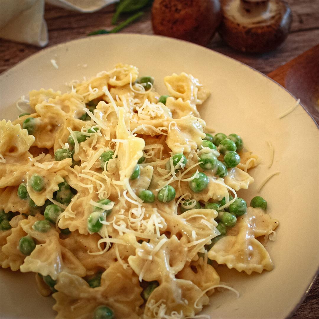 Vegan Alfredo Pasta with Peas