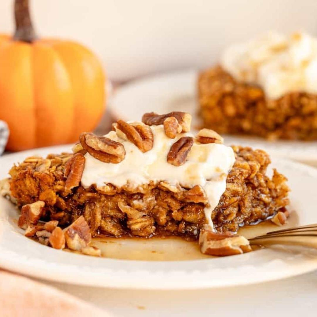 Pumpkin Baked Oatmeal (meal prep friendly!)