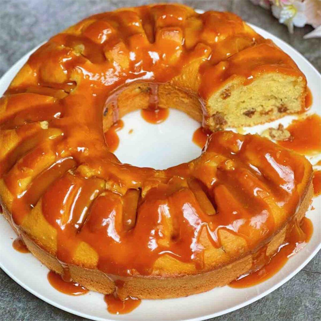 Apple and Raisin Bundt Cake with Caramel Sauce -