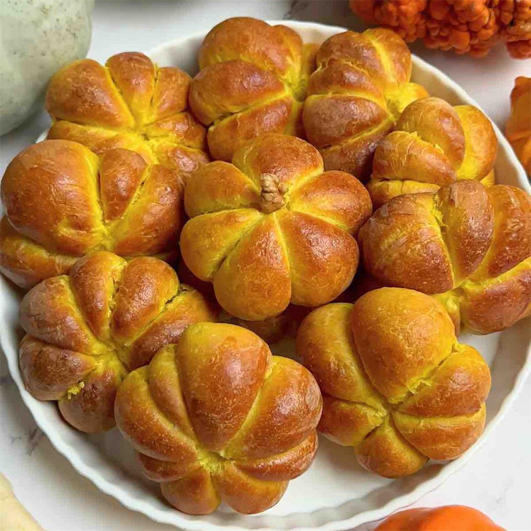 How To Make Pumpkin-Shaped Bread Rolls - Join Your Life