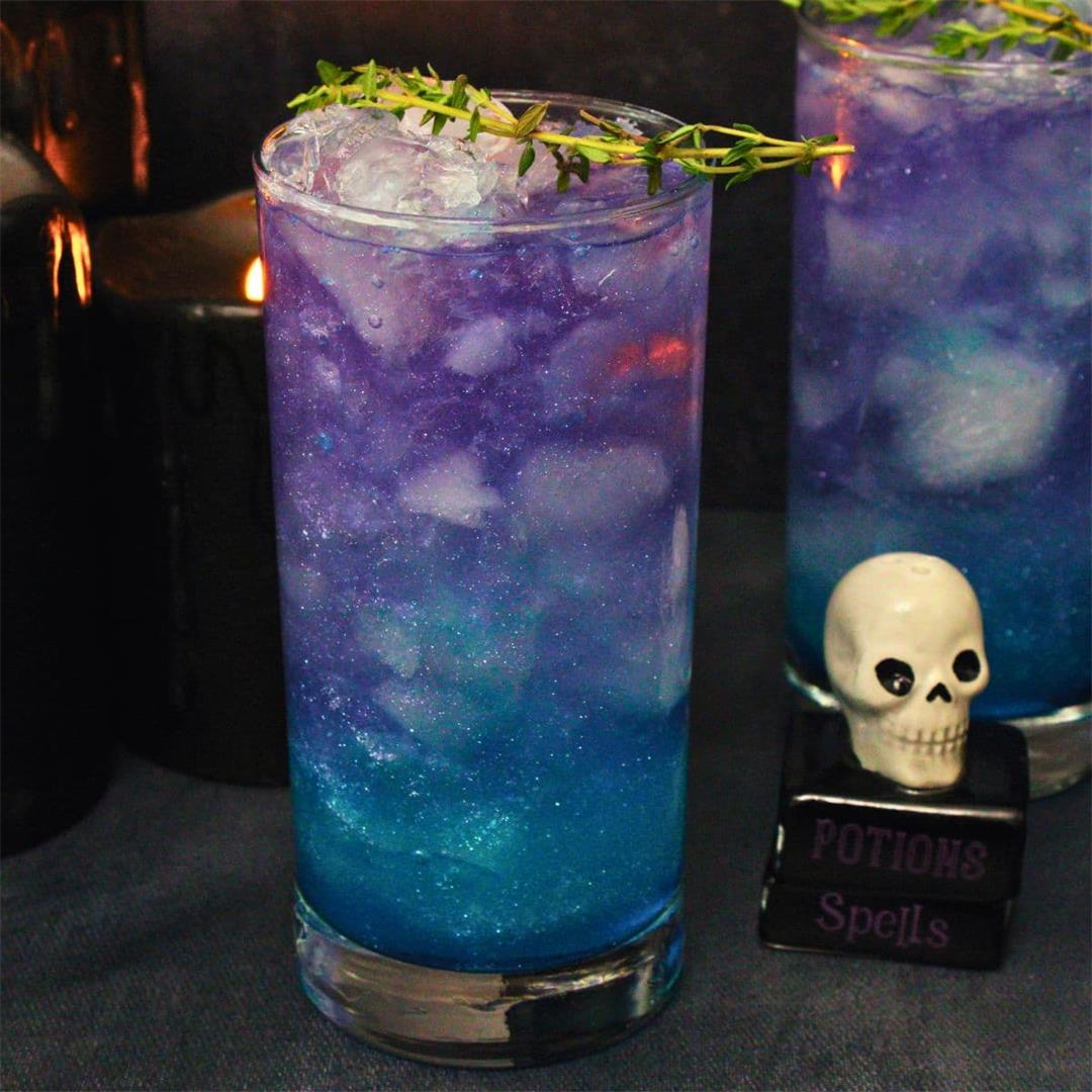 Hocus Pocus Cocktail: Halloween Witch's Brew!