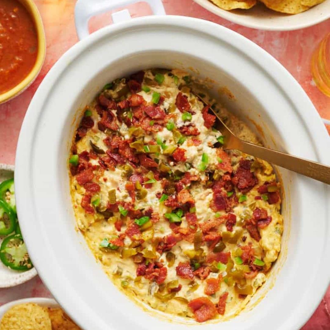 Crock Pot Jalapeño Popper Dip with Bacon