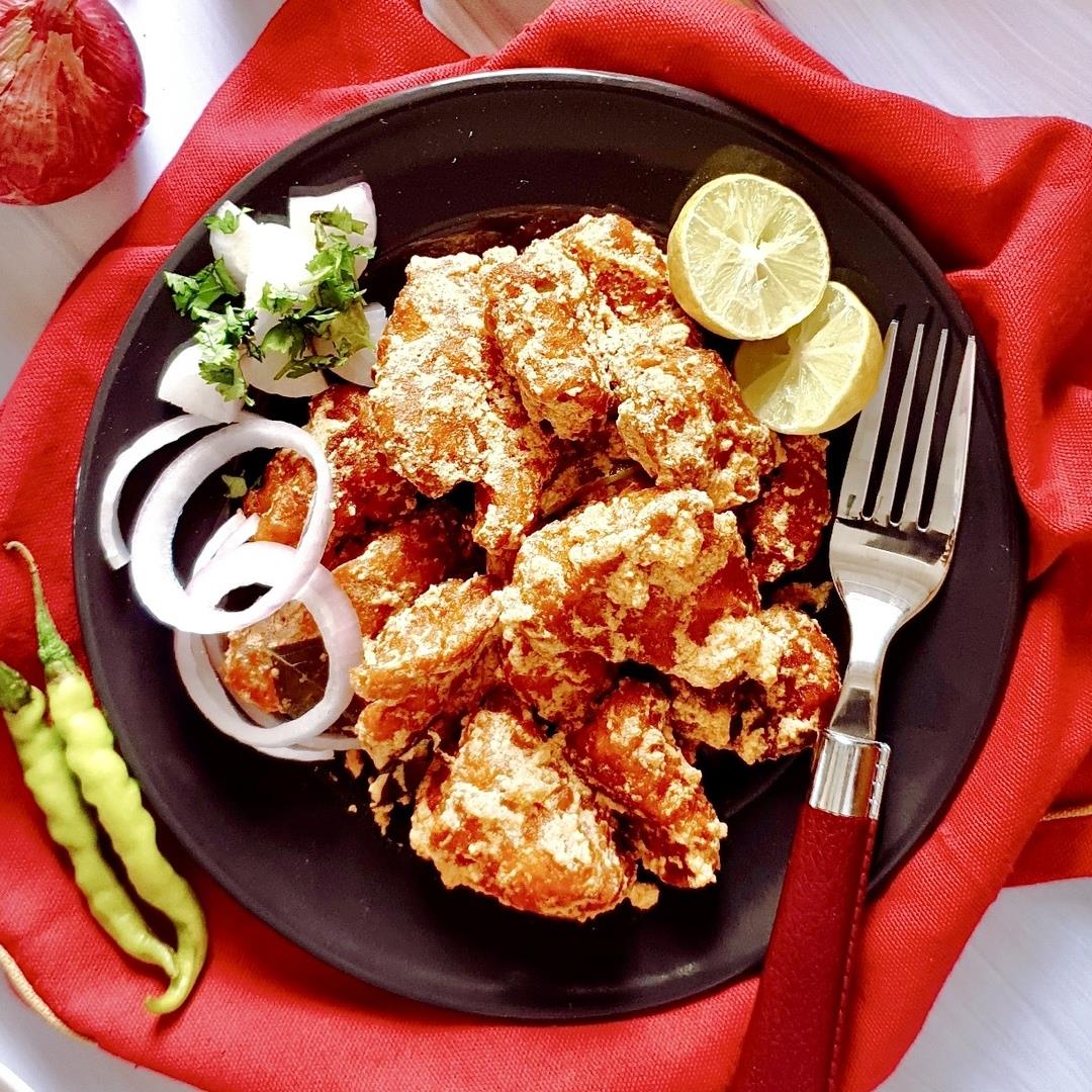 EASY Crispy Fried Indian Chicken Mixed with Tangy Sauce Recipe