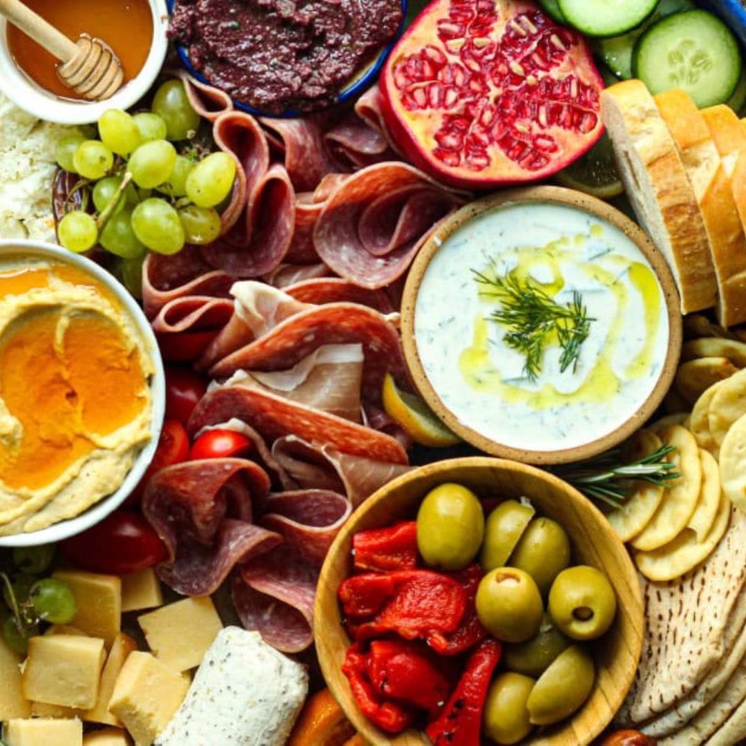 Mediterranean Charcuterie Board [Perfect for Parties & Holiday