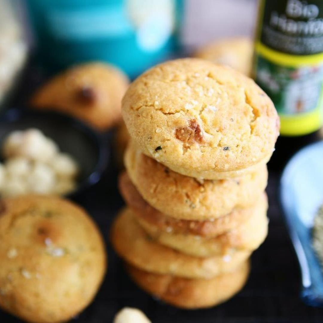 Double Hemp Cookies with White Chocolate and Macadamias