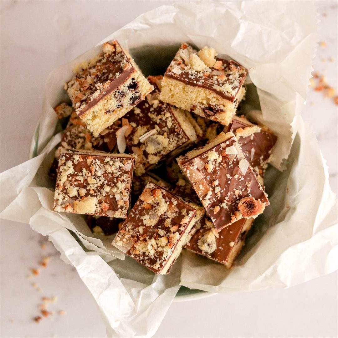 Chocolate chip and coconut cookie bark