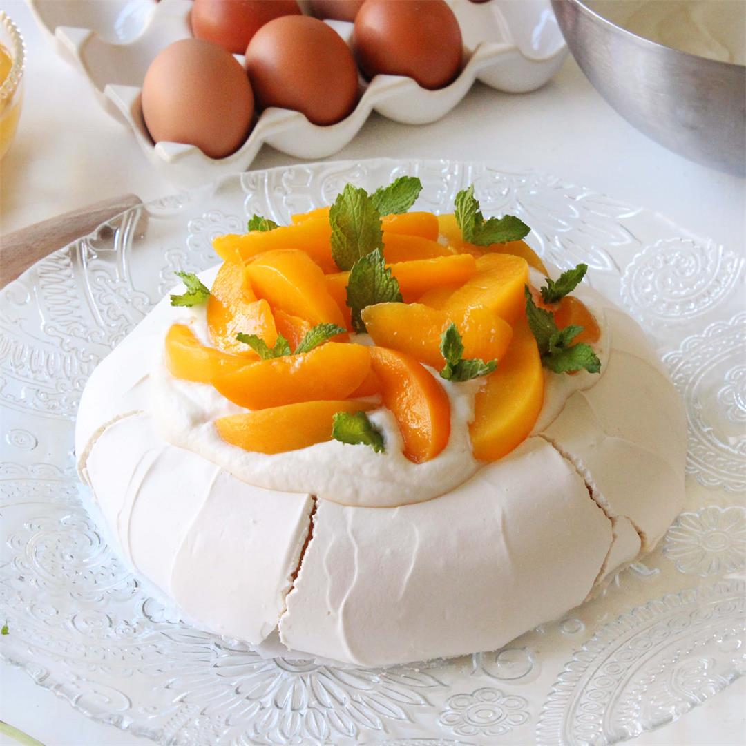 Peach pavlova