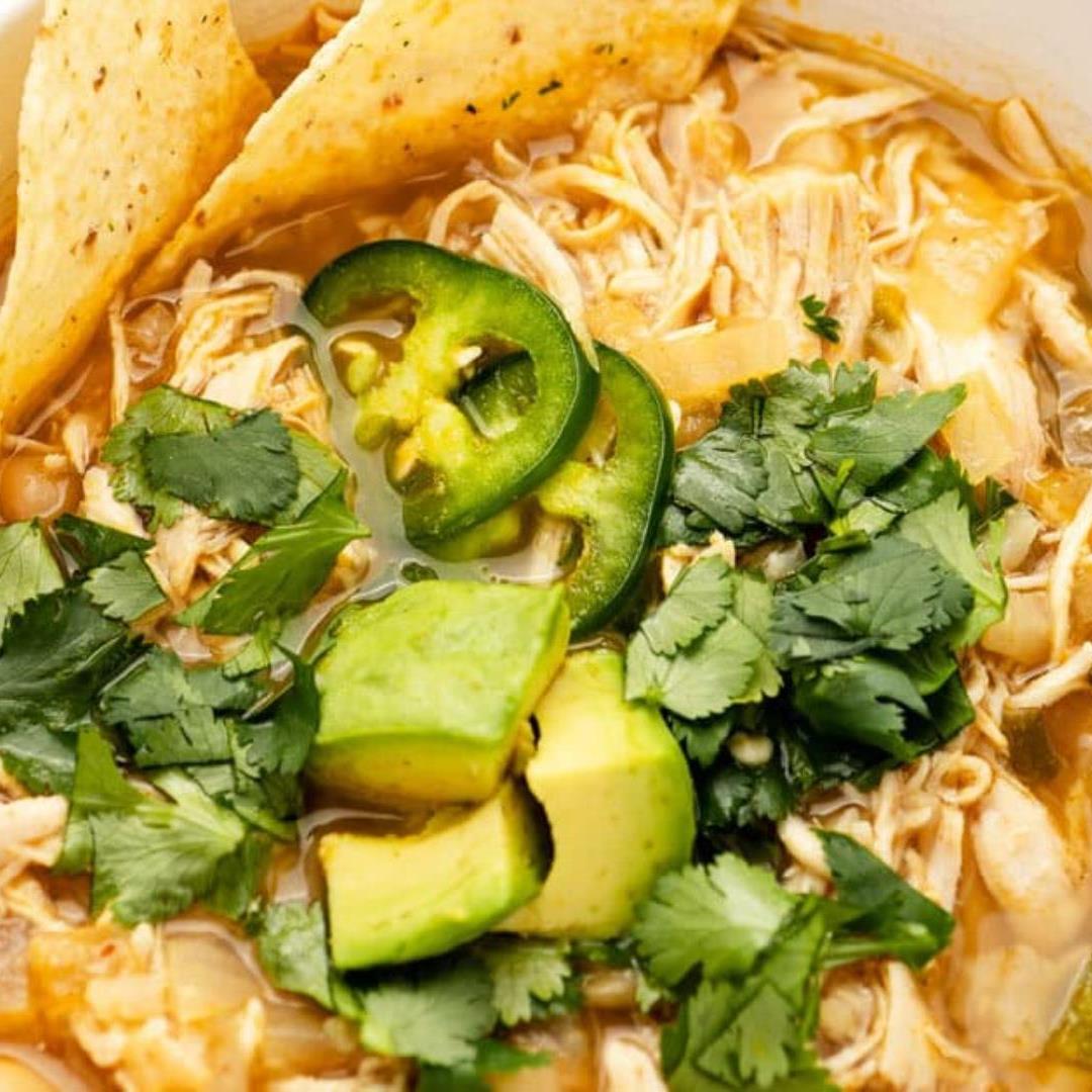 Hearty & Creamy White Bean Chicken Chili with Cauliflower