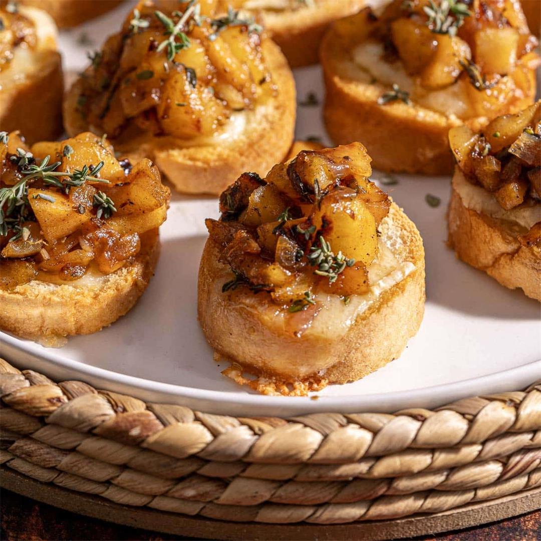 Baked Brie Crostini with Apple Chutney