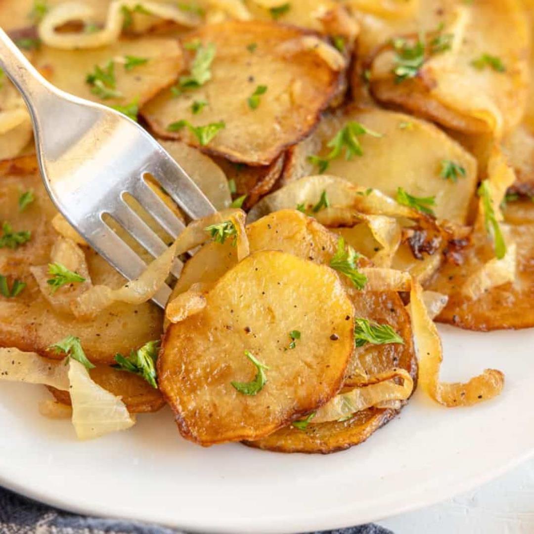 Lyonnaise Potatoes (Easy French Side Dish)