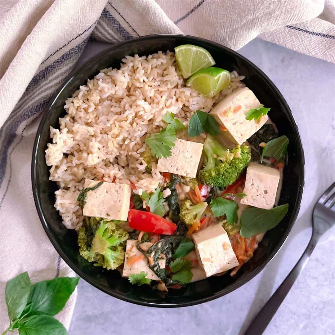 Easy Vegan Green Curry with Tofu and Vegetables