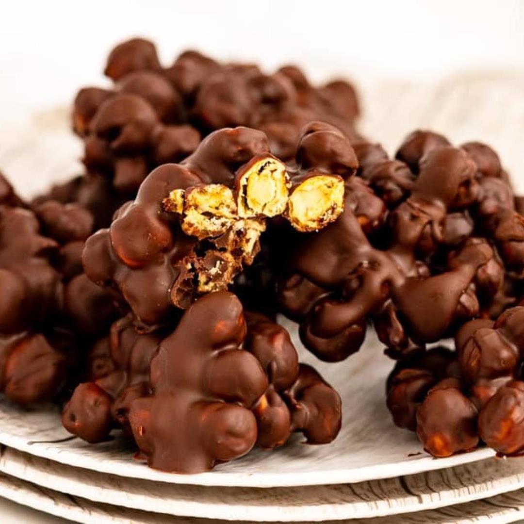 Easy Dark Chocolate Covered Roast Chickpeas