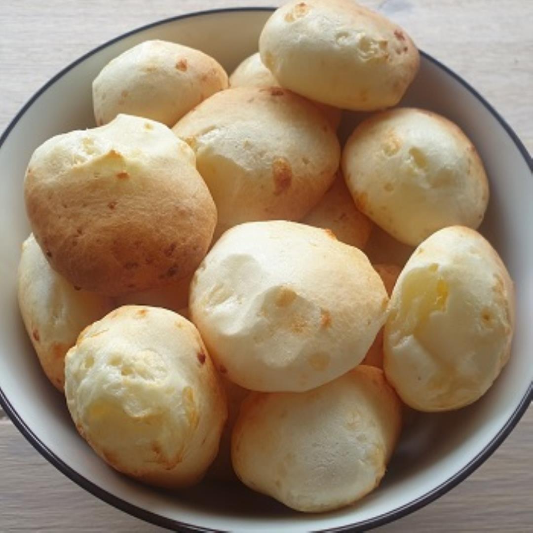 Fluffy Brazilian Cheese Bread (Pão de Queijo)