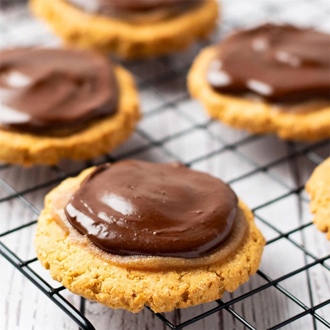 Best Healthy Homemade Twix Cookies w/ Easy Date Caramel