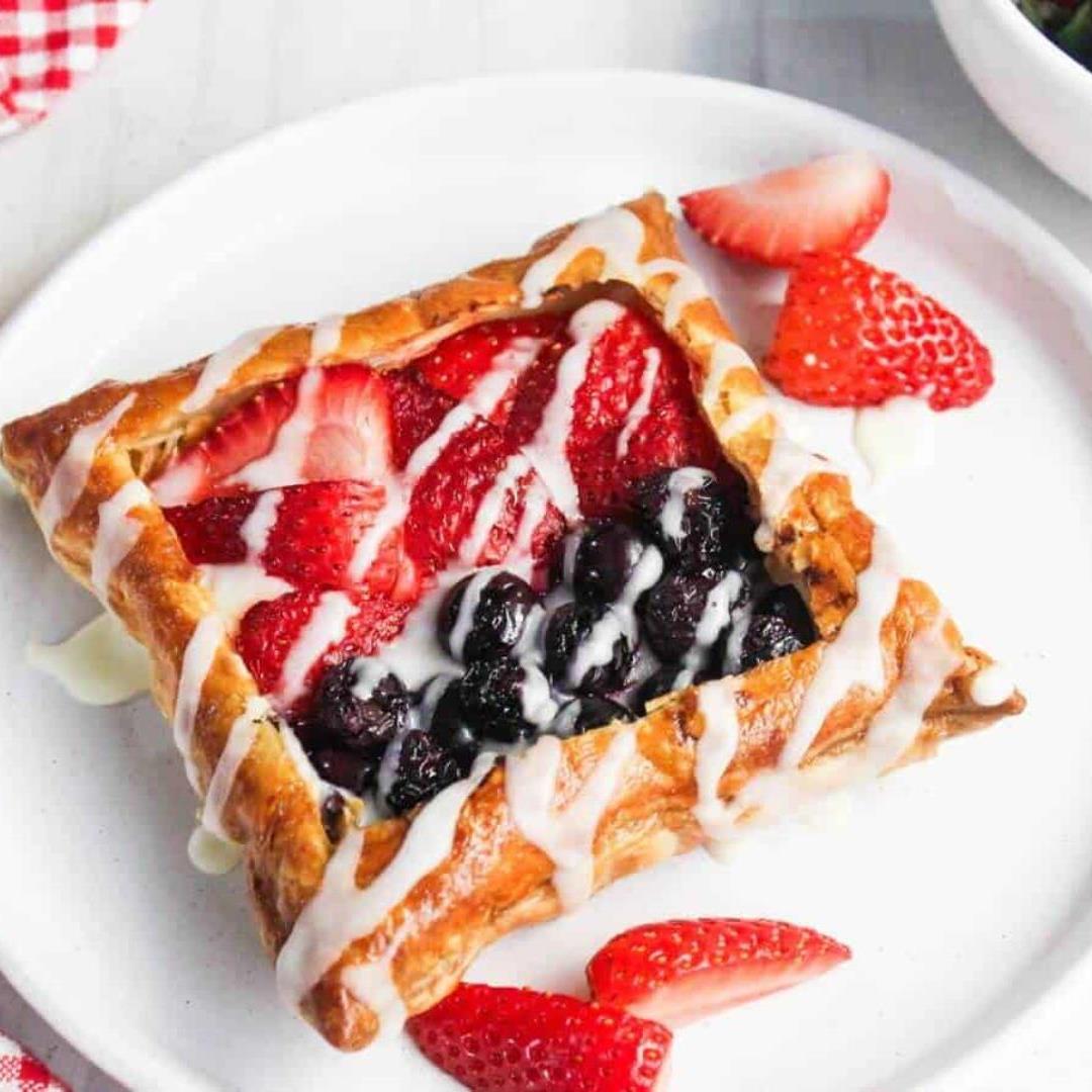 Easy Air Fryer Berry Cream Cheese Danish with Puff Pastry