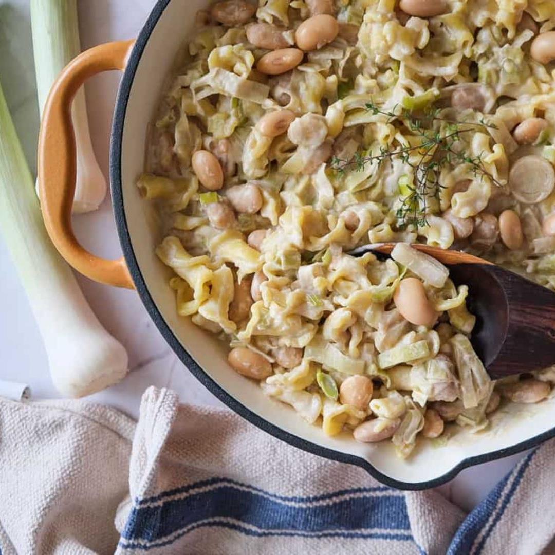 Creamy leek pasta with butter beans (Vegan)