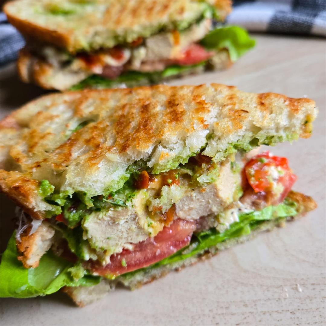 Grilled Garlic Bread Pesto Chik'n Sammies