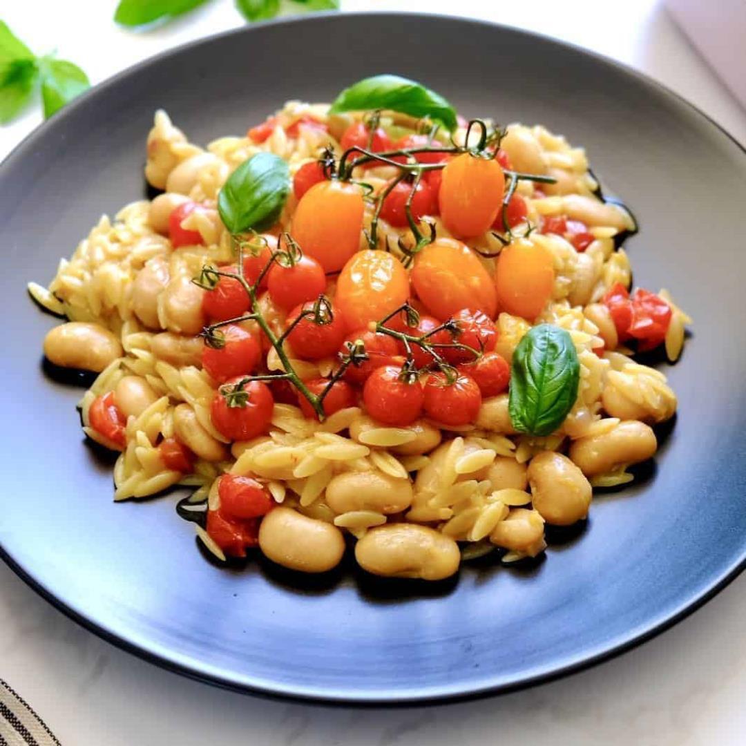 Easy Vegan orzo pasta (with cherry tomatoes and butter beans)