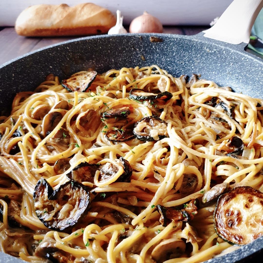 BEST One Pot Zucchini Mushroom Pasta {Creamy Vegan Recipe}