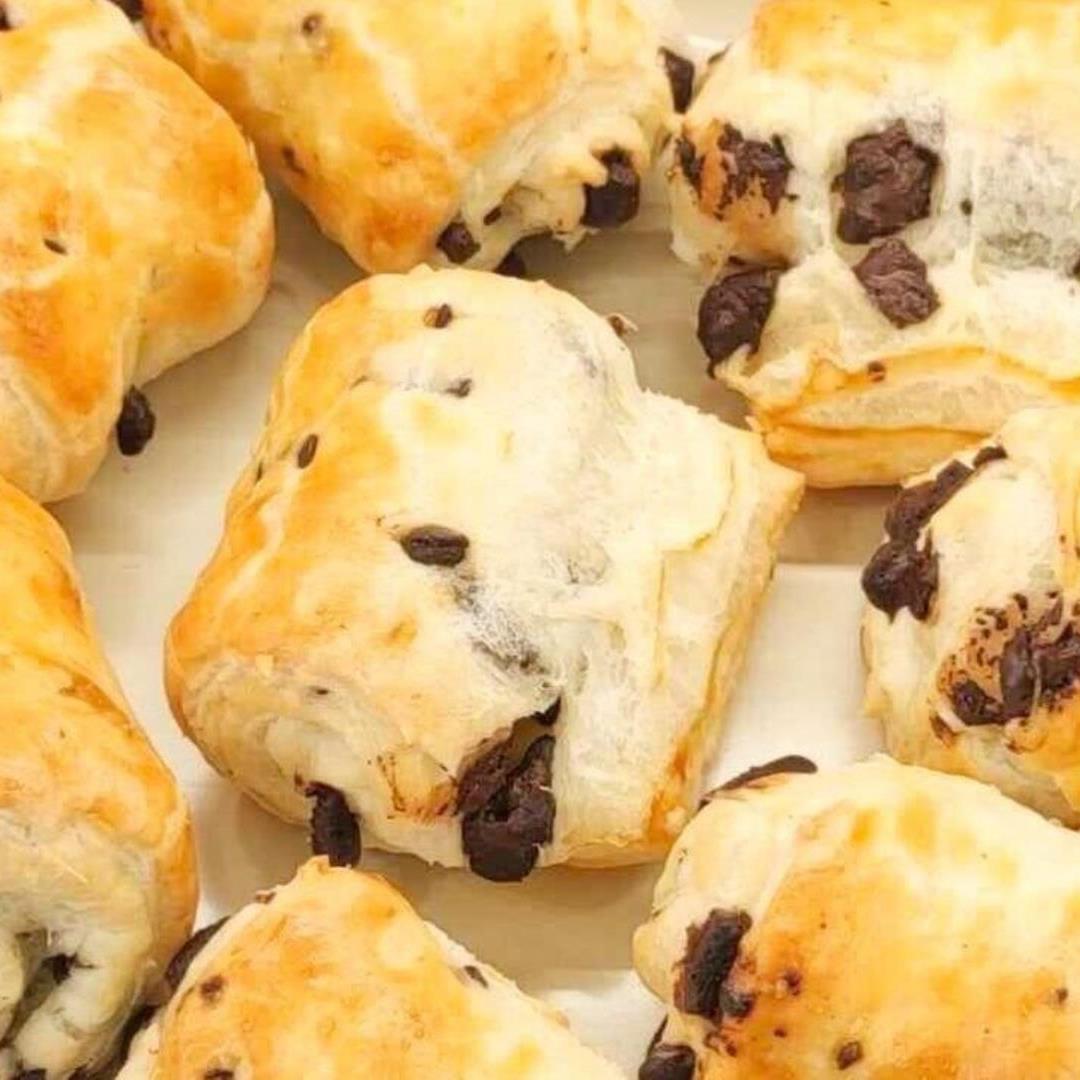 Quick puff pastry and chocolate rolls ⋆ MeCooks Blog