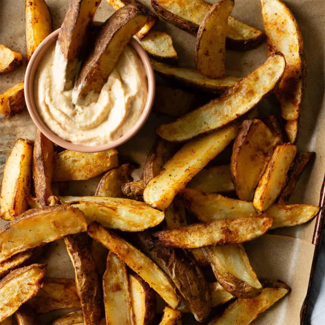 Potato Wedges With Roasted Garlic Dip