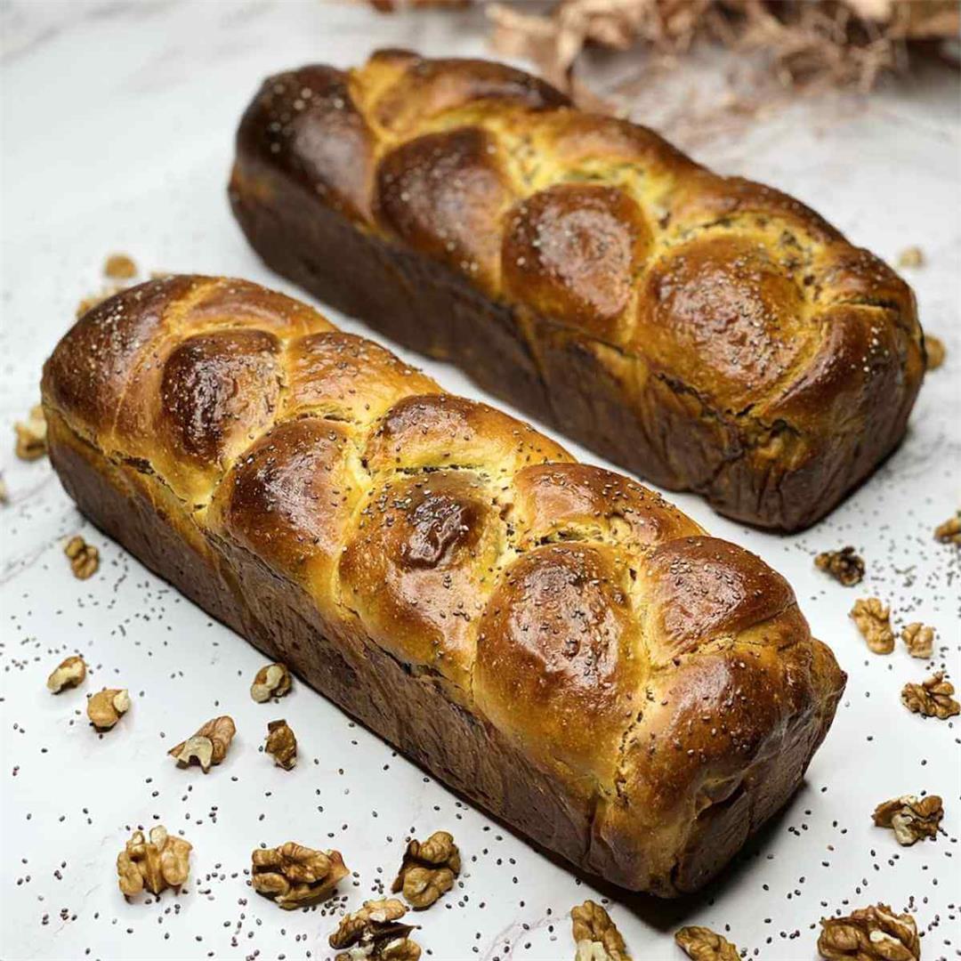 Walnut Roll (Cozonac cu nuca si stafide)