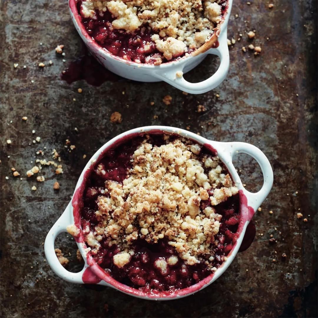 Spiced plum, red wine and amaretti crumble