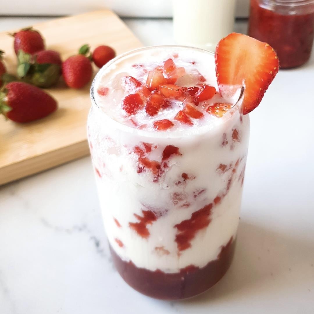 BEST Korean Strawberry Milk Recipe: with Fresh Strawberries!