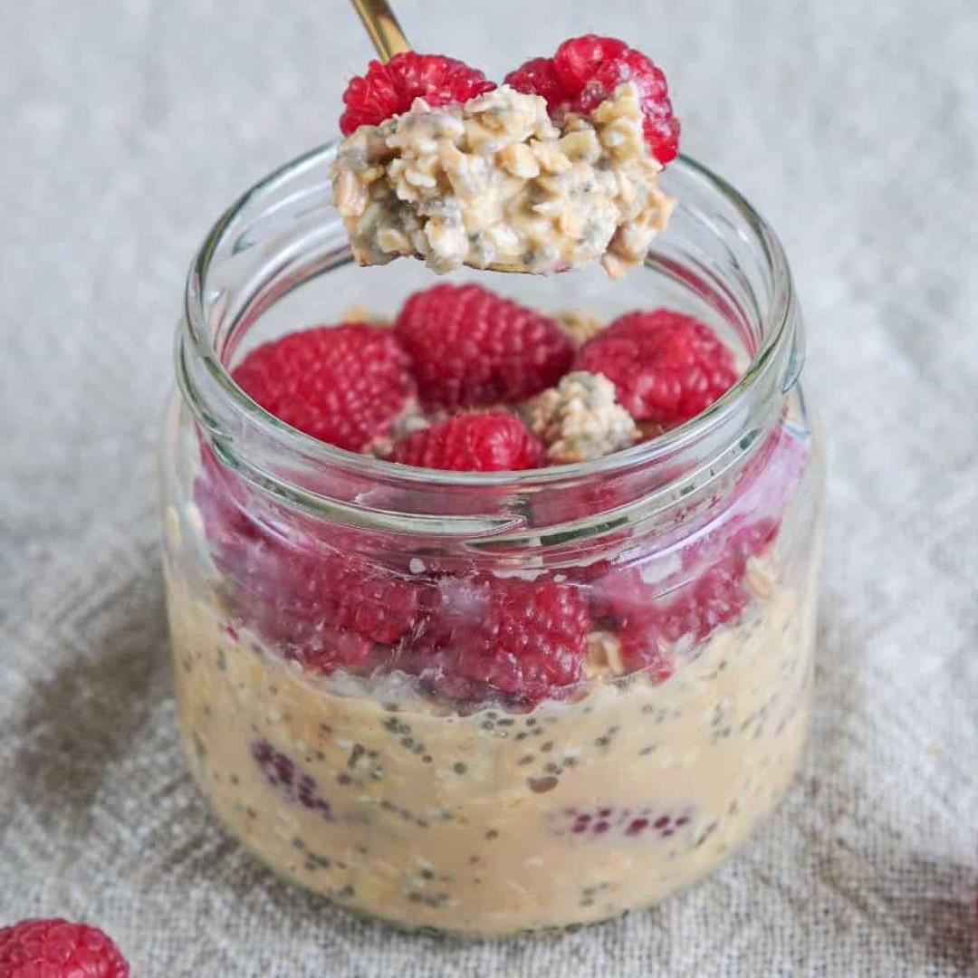 High protein overnight oats (PBJ, Vegan, no protein powder)