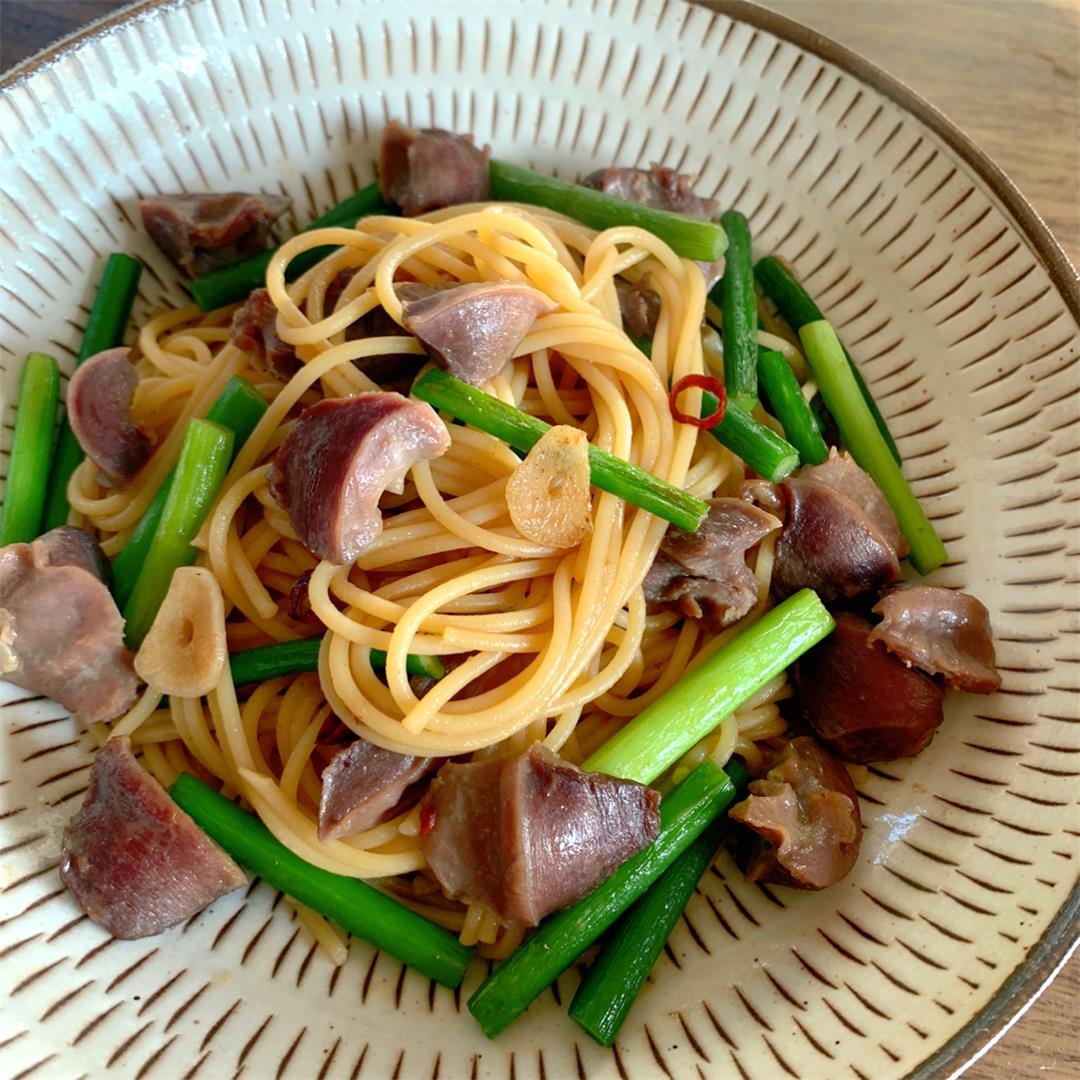 Unique Japanese peperoncino pasta recipe with gizzard(sunagimo)