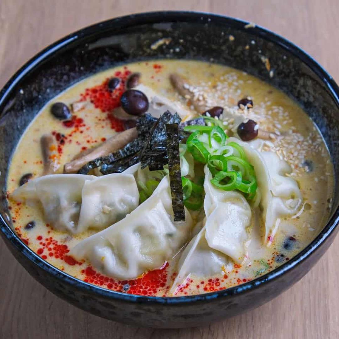 10-Minute Vegan Creamy Ramen (With Miso)