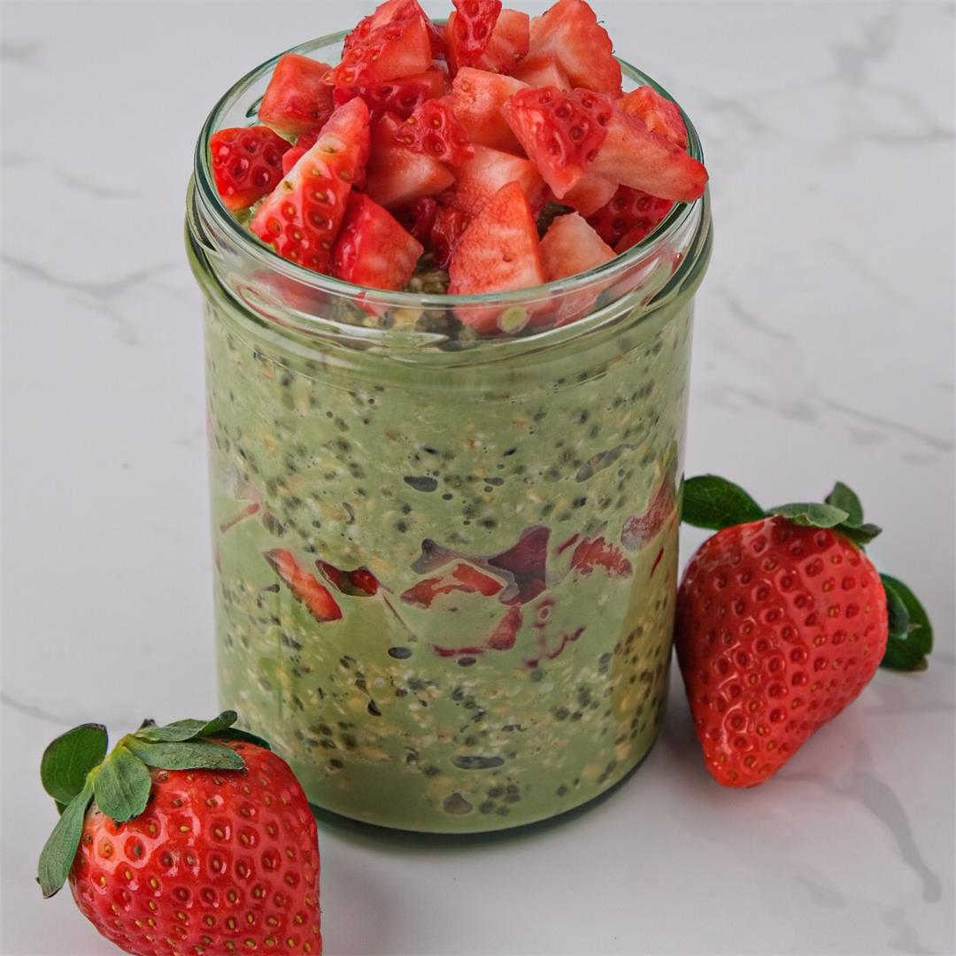 Strawberry Matcha Overnight Oats (High-Protein)